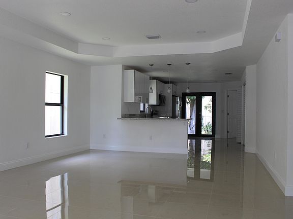 4th image of 1746 Sunset Ave