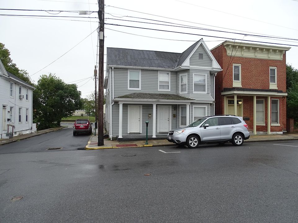 Front of duplex; unit on corner.