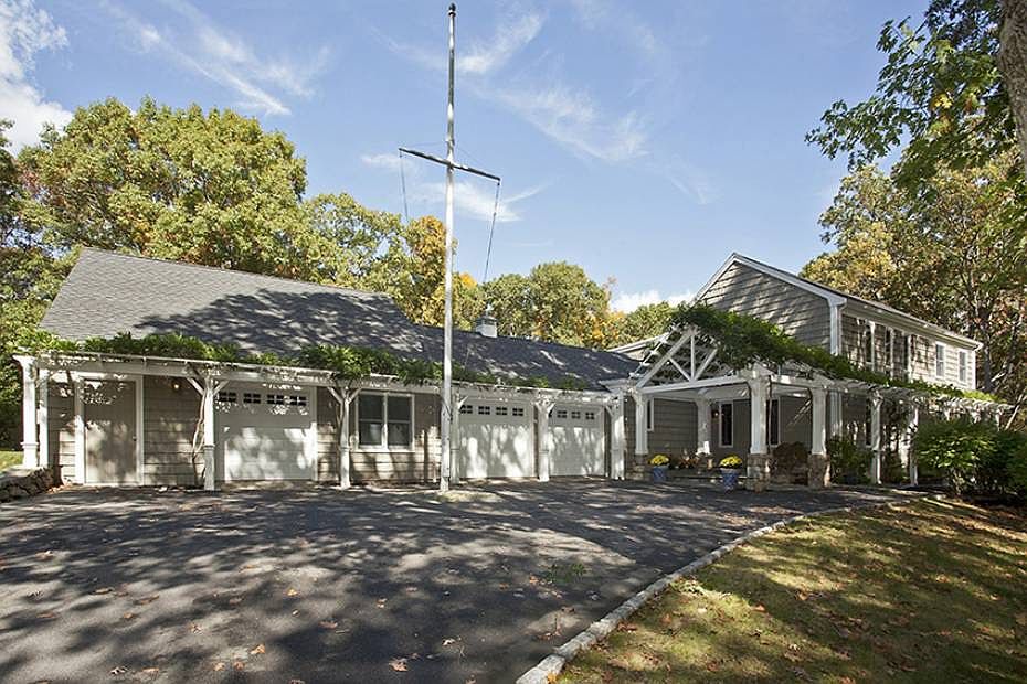 1st image of 8 Evergreen Ln