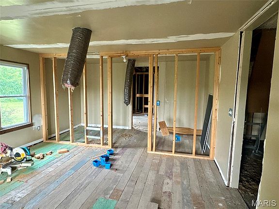 3rd image of 828 Bird St