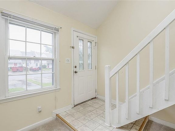 4th image of 3225 Creekside Dr
