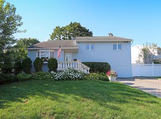 350 S Oyster Bay Rd, Syosset, NY 11791