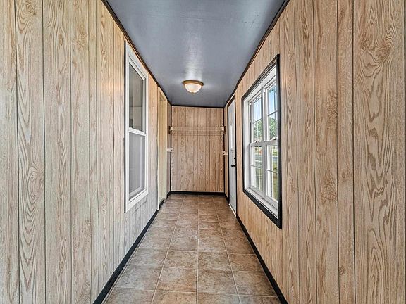 3rd image of 607 N MAPLE AVENUE
