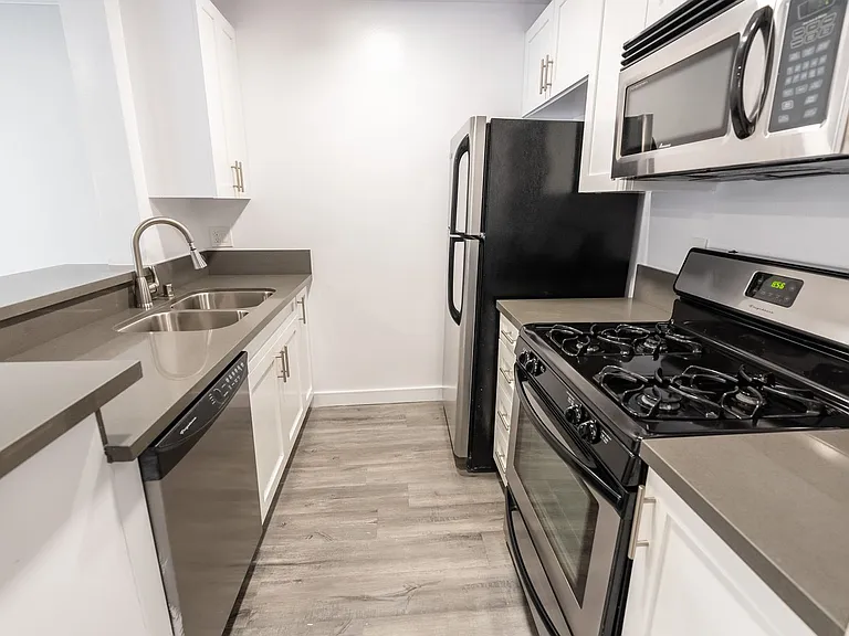 1223 Federal Ave — Photo 110