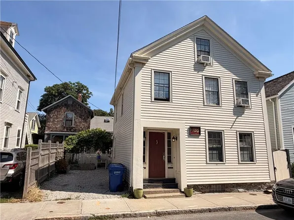 25 Marsh St, Newport, RI 02840