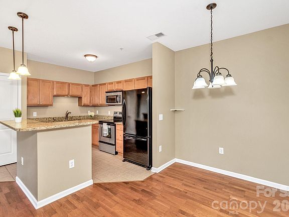 4th image of 234 Brickton Village Cir
