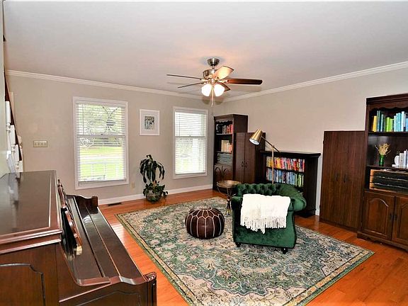5th image of 740 Lancaster Ct