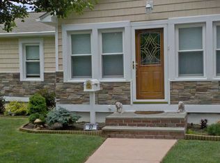 37 Kirby Ln, Ronkonkoma, NY 11779