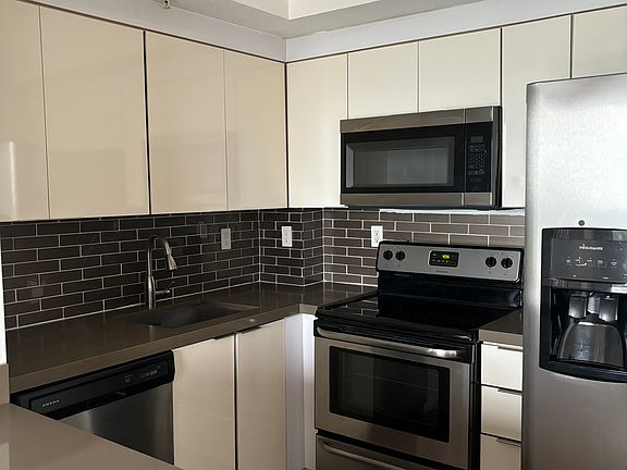 Full kitchen