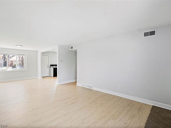 2nd image of 701 Willow Dr