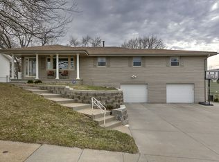 3713 Suburban Dr, Bellevue, NE 68147
