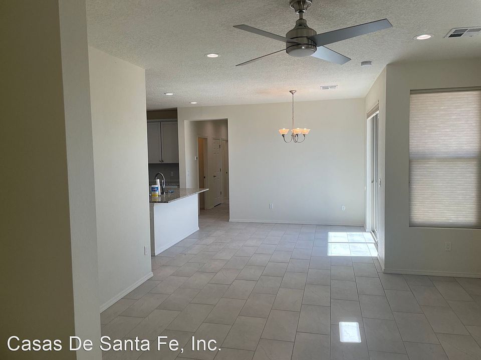 1st image of 19 Paseo Luna Blanca