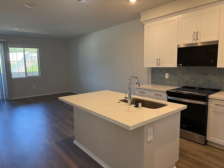 4889 Merida Way — Photo 6