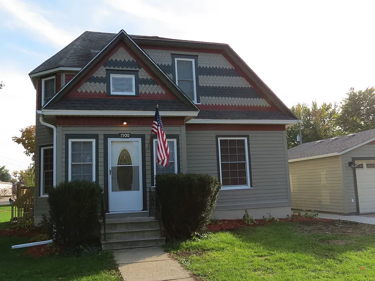 1500 Maple St — Photo 1