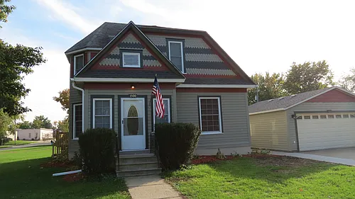 1500 Maple St Photo 1