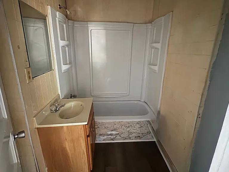 302 Bryan St — Photo 5