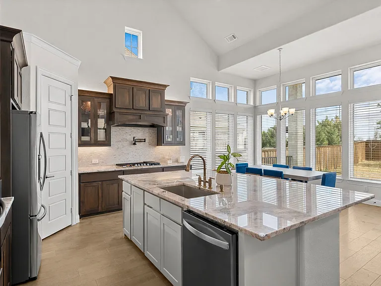 4428 Mill Pond Dr — Photo 8