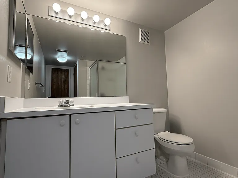 Prentiss Pointe Apartments — Photo 107