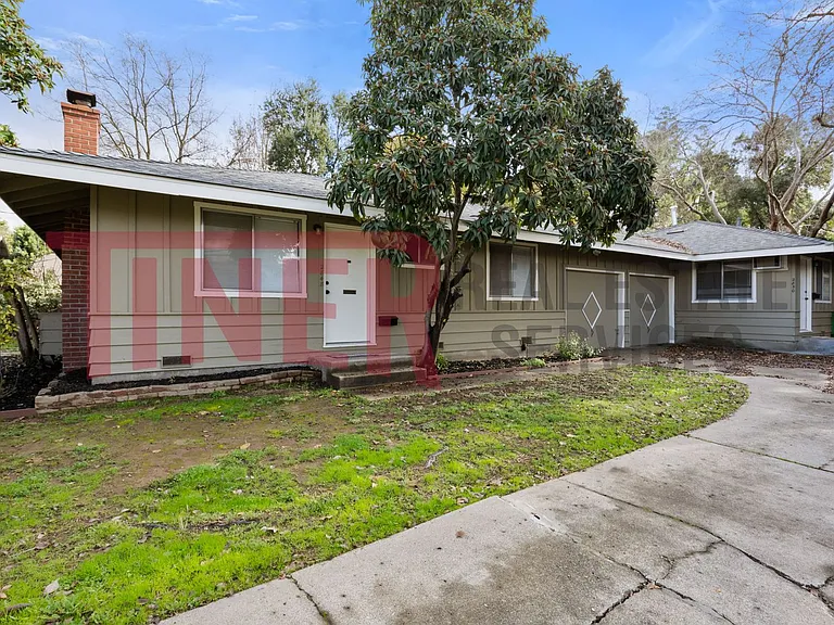 2848 Clover Ln — Photo 1