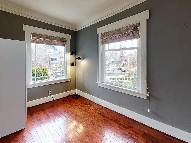 812 W Bothwell St — Photo 13