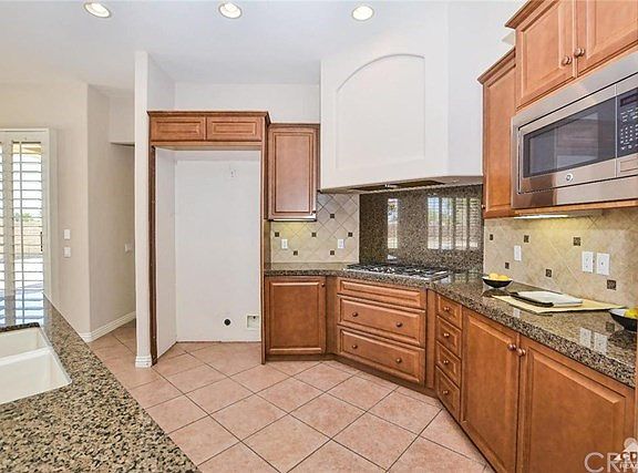 5th image of 78607 Blackstone Ct