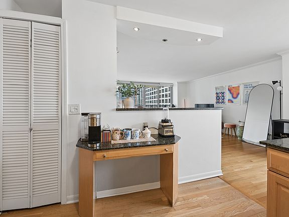 4th image of 400 E Randolph St APT 1710