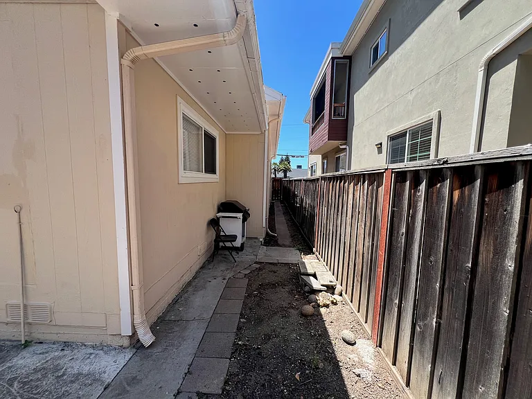 22970 Sutro St — Photo 15