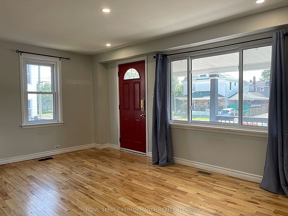 4th image of 205 Guy St