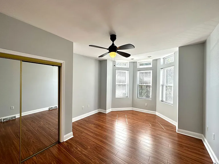 816 W 37th St — Photo 16