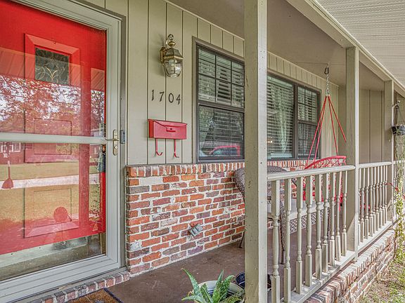5th image of 1704 Whitman St