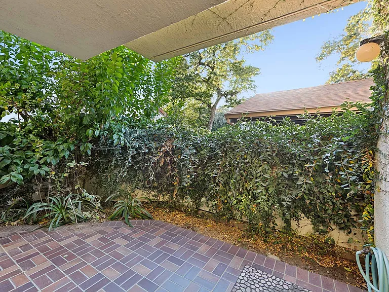 413 N Villa Way — Photo 16