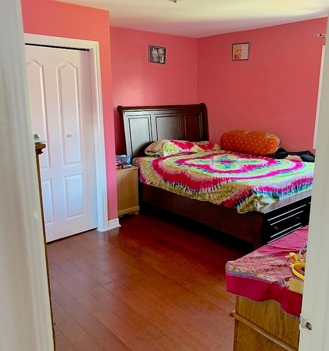 1st image of 4658 Helsinki Cres