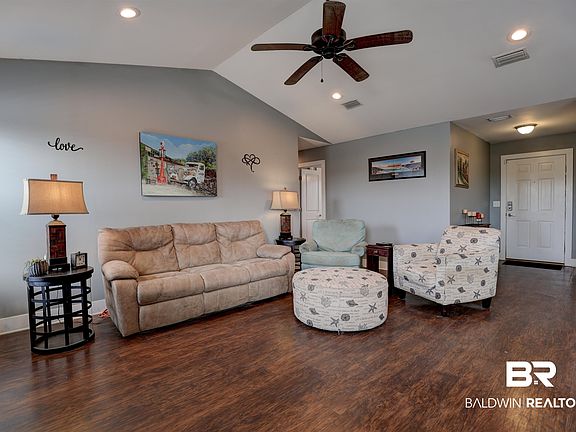 4th image of 241 Lakefront Cir