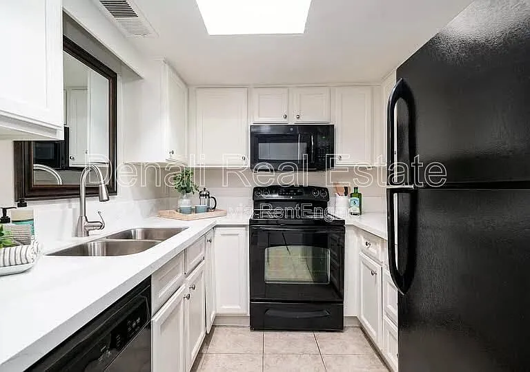 1329 S Mitchell Dr — Photo 6