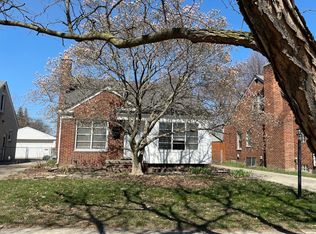 21183 Kenmore Ave, Harper Woods, MI