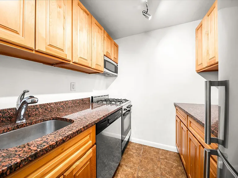 77 W 55th St #21A — Photo 7