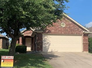 717 Stribling Cir, Azle, TX 76020