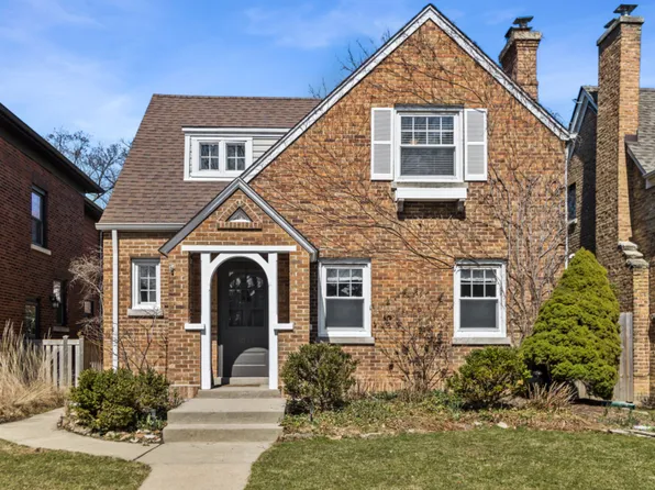 3033 Thayer St, Evanston, IL 60201