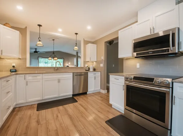 6319 Tower Rd, Sechelt, BC V7Z 0T7
