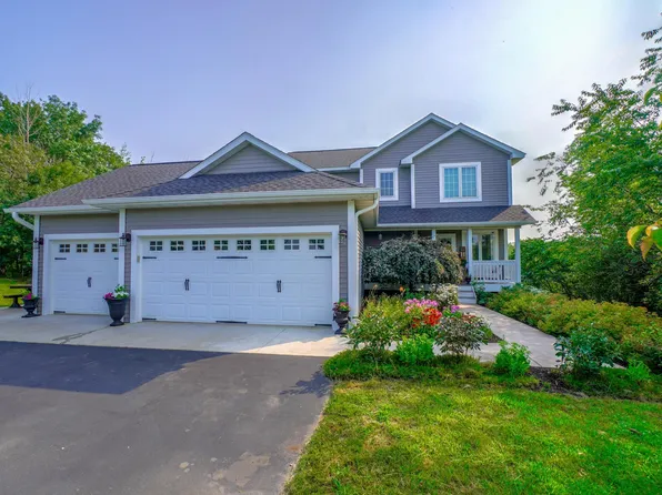 695 100th St, Roberts, WI 54023