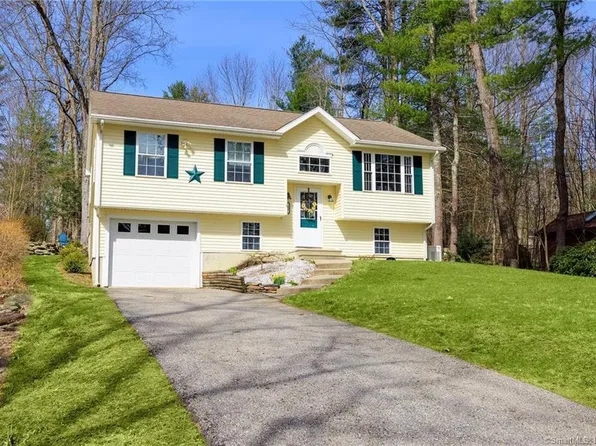 23 Walnut Road, Woodstock, CT 06281