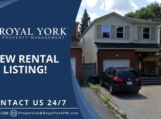 28 Manju St, Ottawa, ON K1G4T8