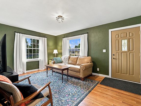 5th image of 312 W 22nd St