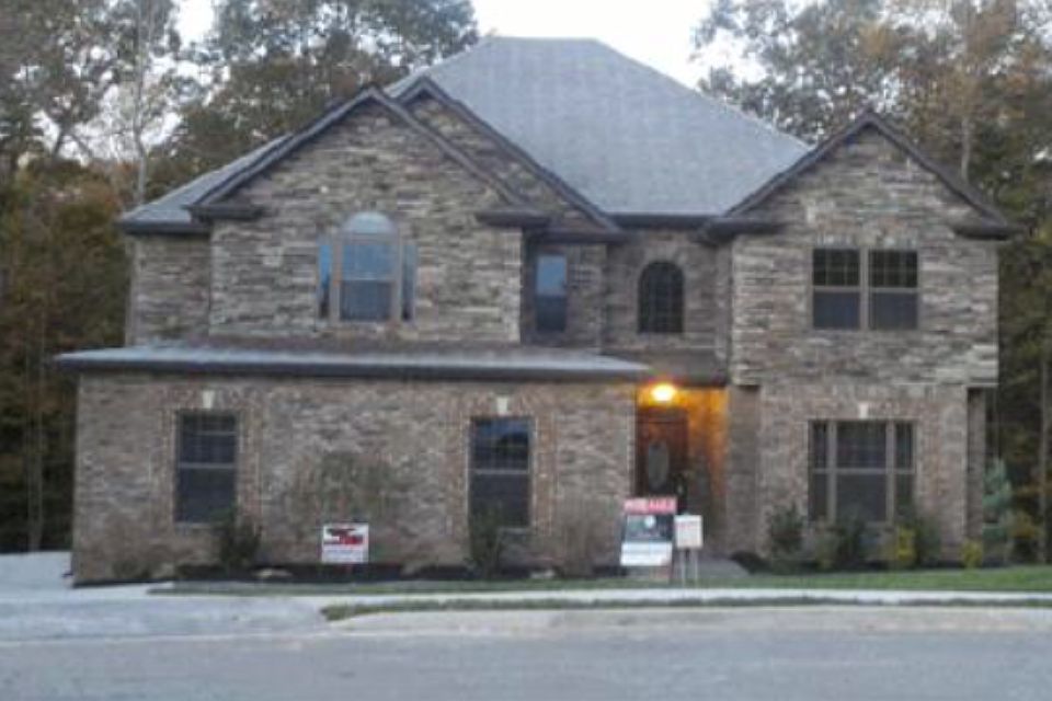 1st image of 2572 Village Ct