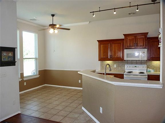 3rd image of 2409 Broadwell Oaks Dr