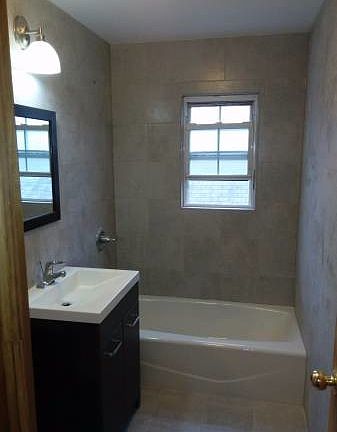 4th image of 6239 Ellwell Cres #2