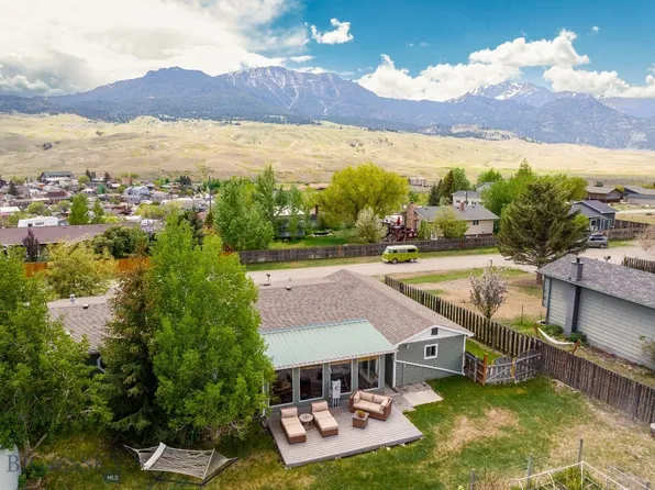 10 Peters Ln, Gardiner, MT 59030