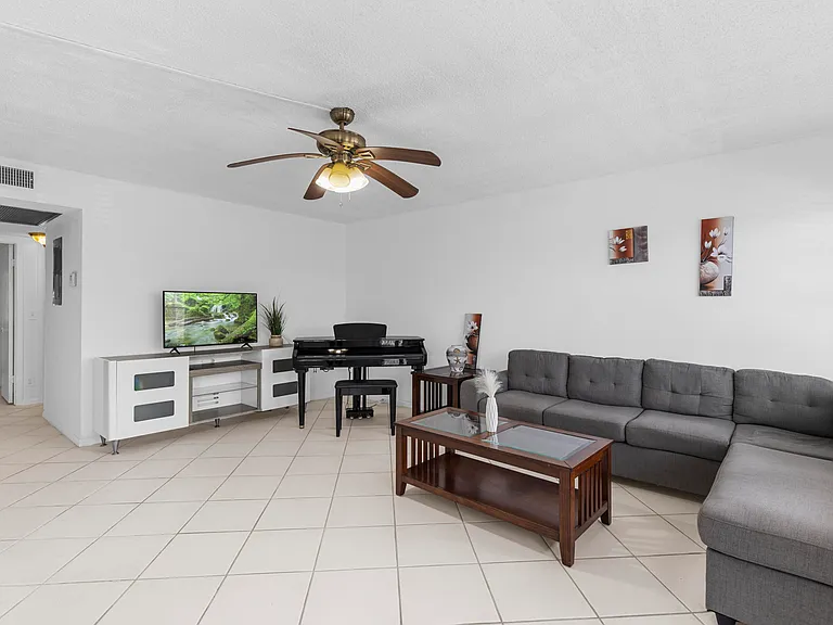 3028 Harwood Dr #D — Photo 2