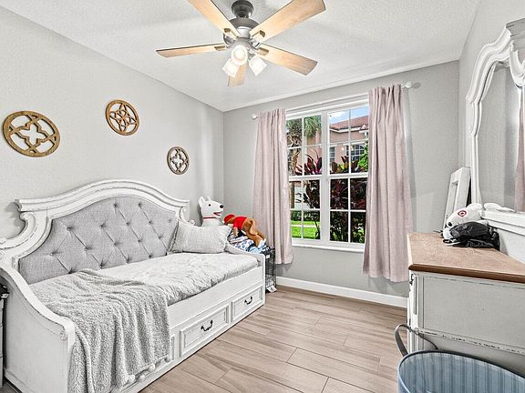 2nd image of 308 Belmont Pl