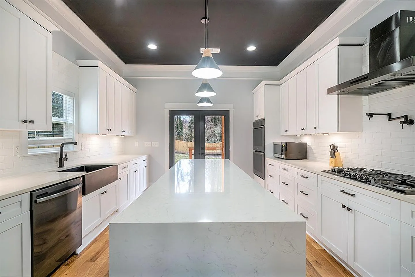 Newly built Oakcliff Craftsman home with fenced backyard — Photo 4